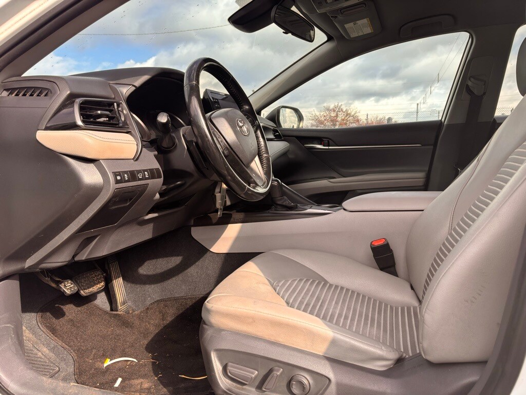 2021 Toyota Camry SE photo 3