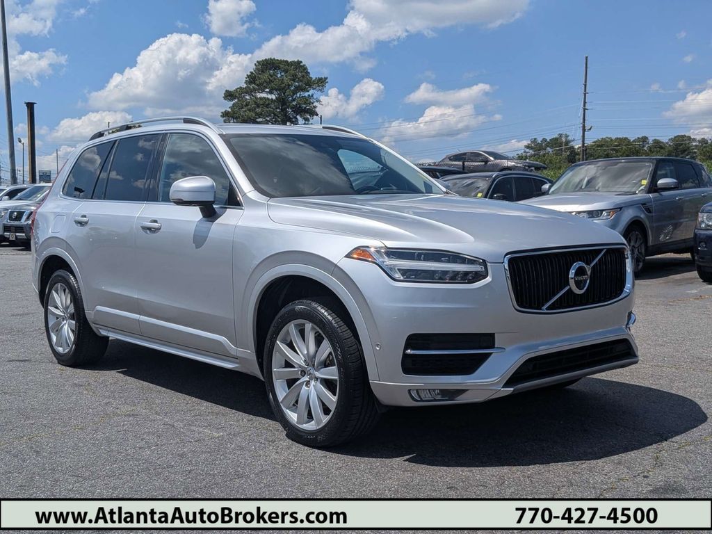 2018 Volvo XC90 T5 FWD Momentum's photo