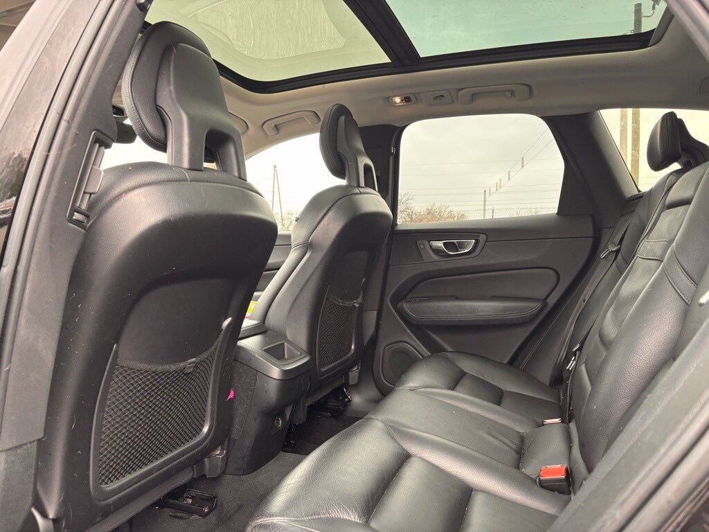 Used 2018 Volvo XC60 T5 Momentum SUV