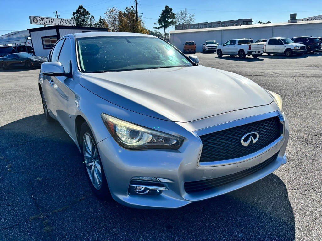 2015 INFINITI Q50 Premium's photo