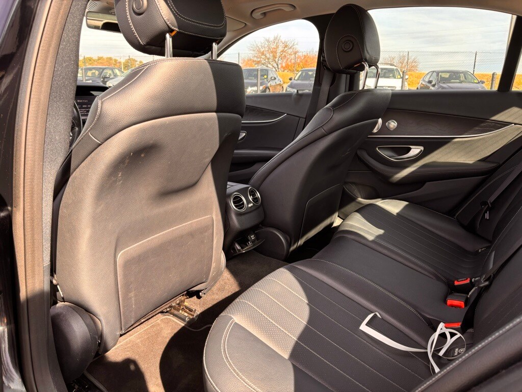 2017 Mercedes Benz E 300 Sedan photo 4