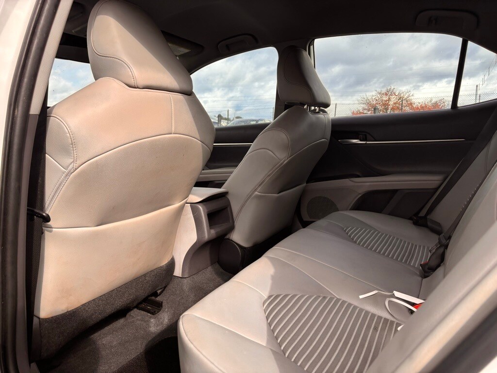 2021 Toyota Camry SE photo 4