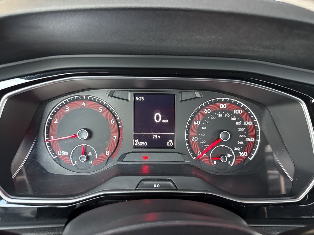 2020 Volkswagen Jetta R-Line photo 2