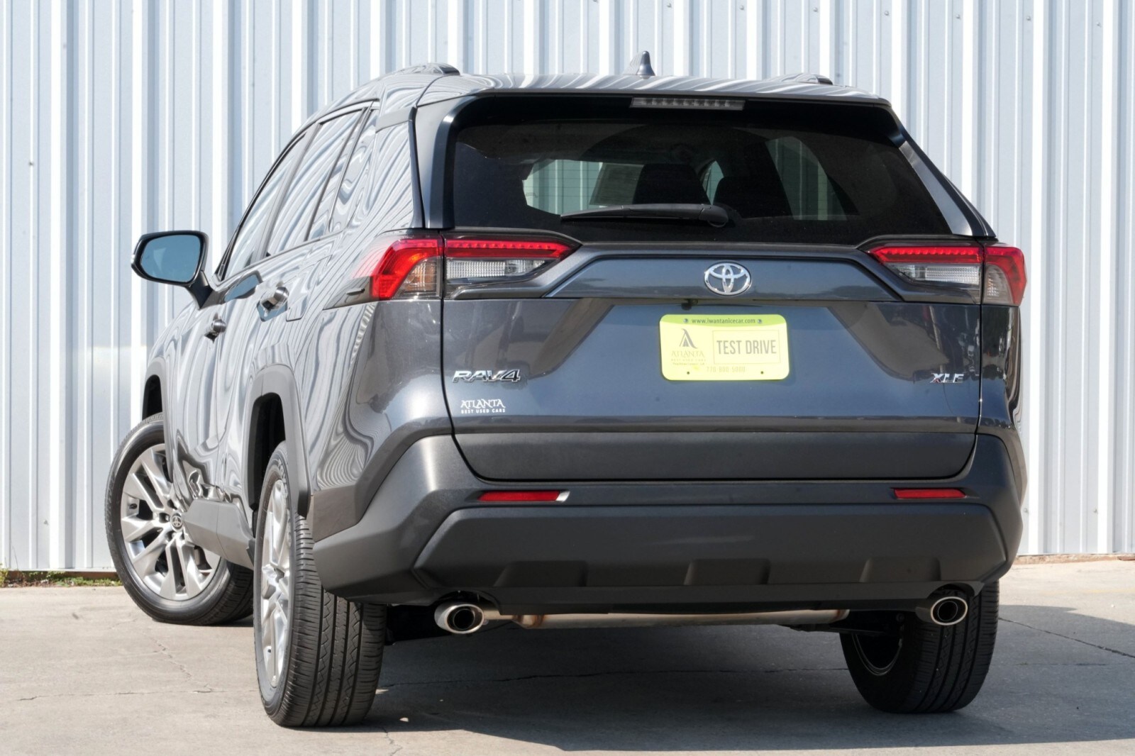 2023 Toyota RAV4 XLE Premium photo 3