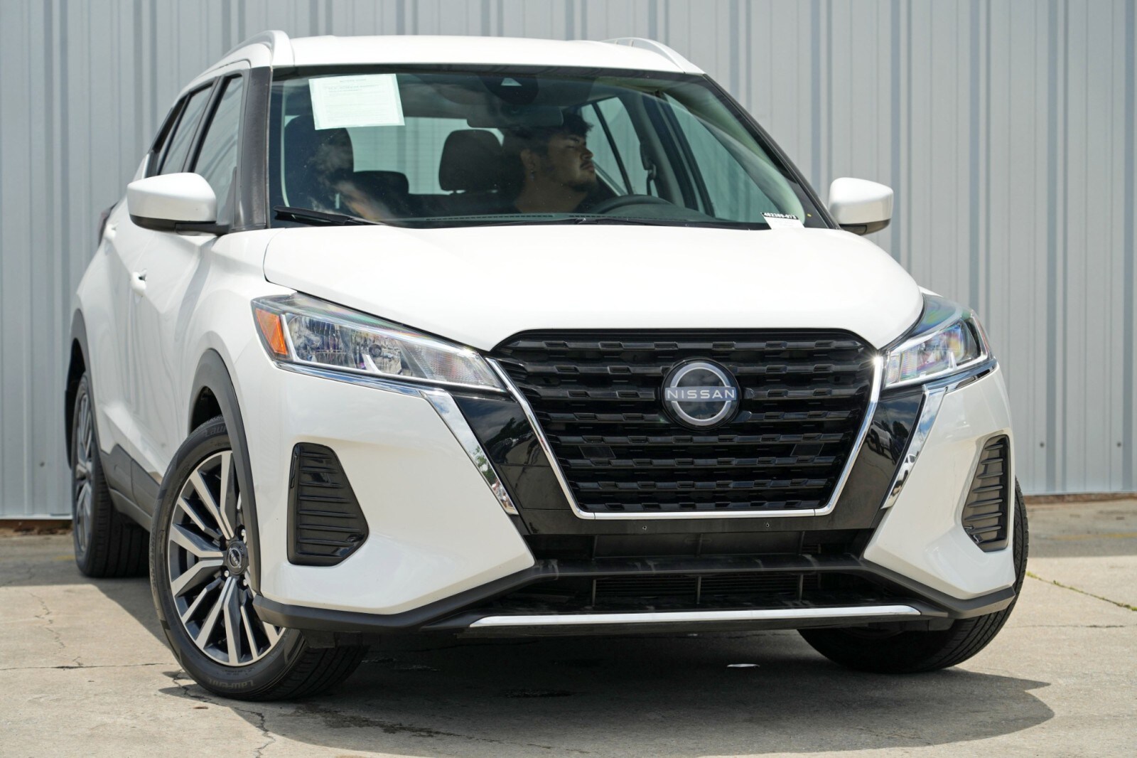 2023 Nissan Kicks SV photo 2