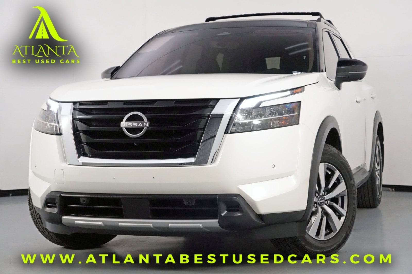 2023 Nissan Pathfinder SL's photo