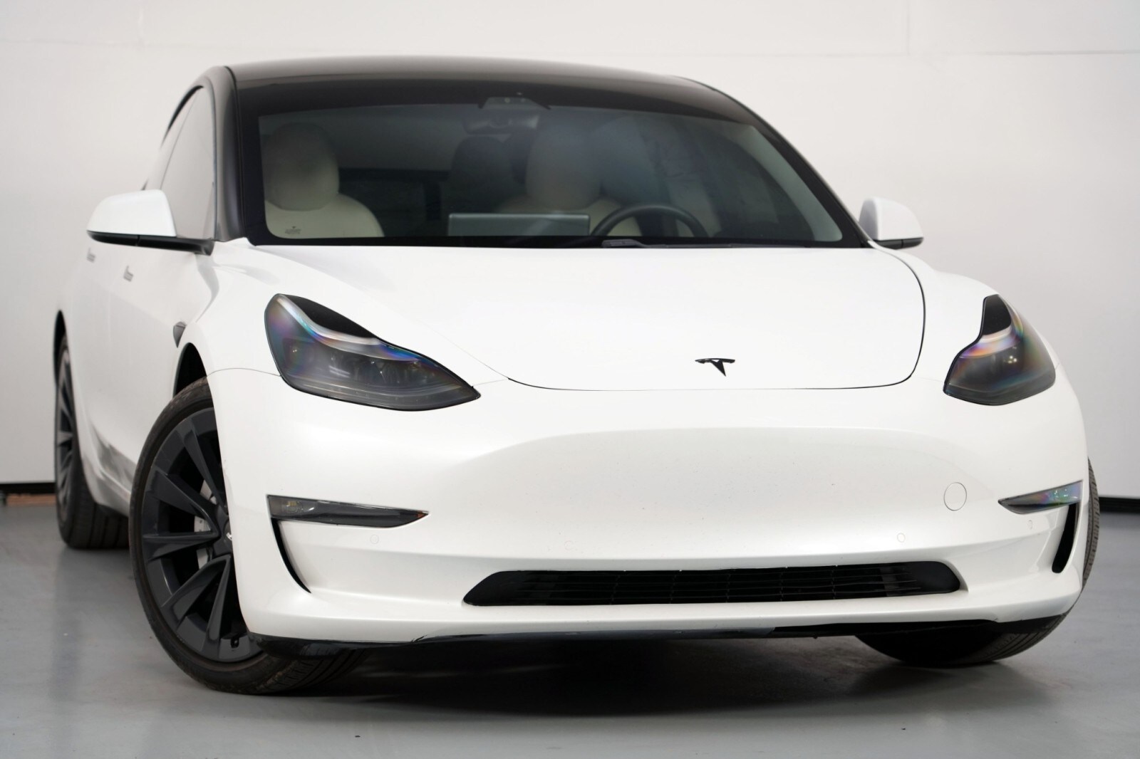 2021 Tesla Model 3 Standard Range Plus photo 2