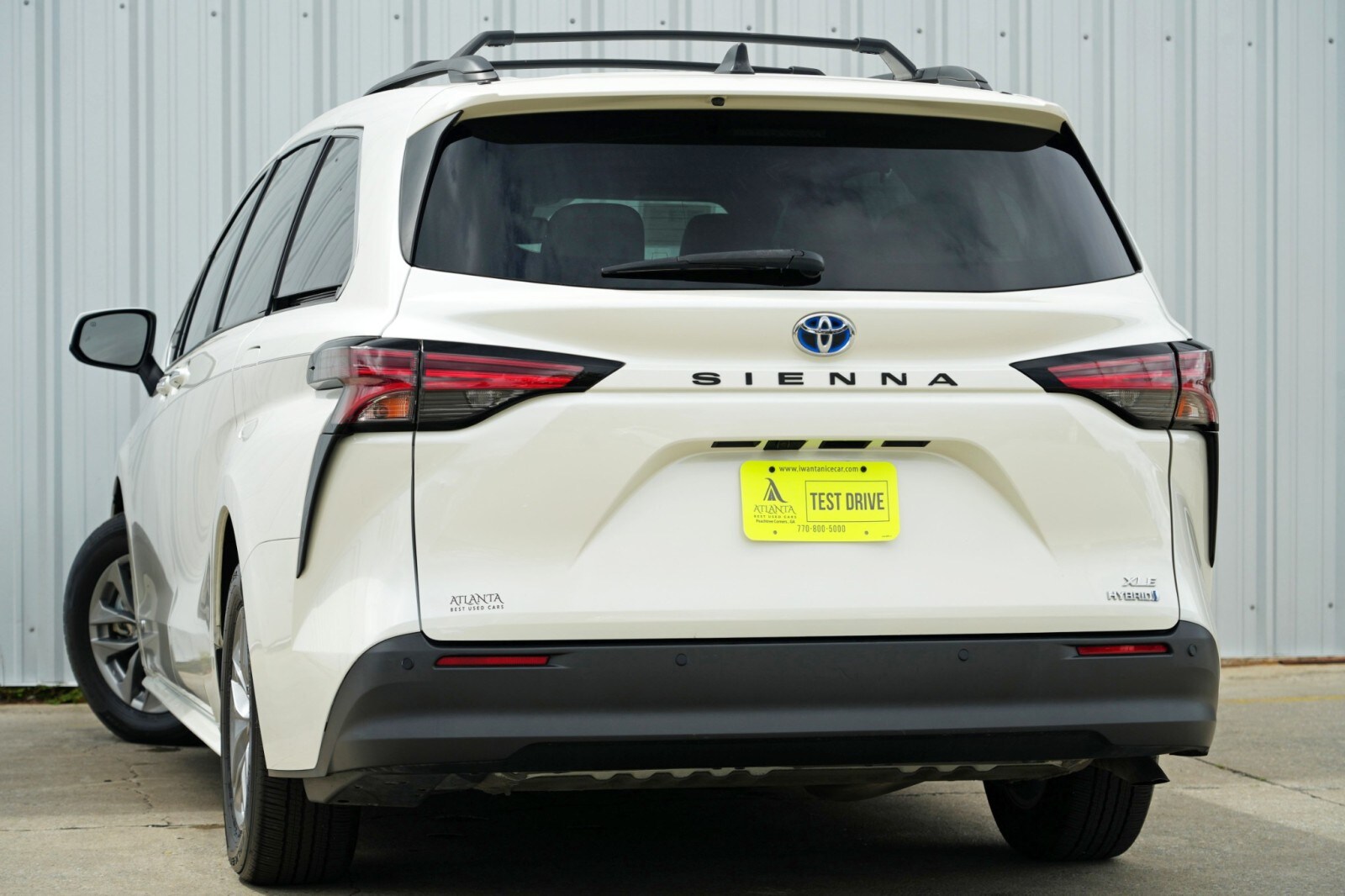 2021 Toyota Sienna XLE photo 2