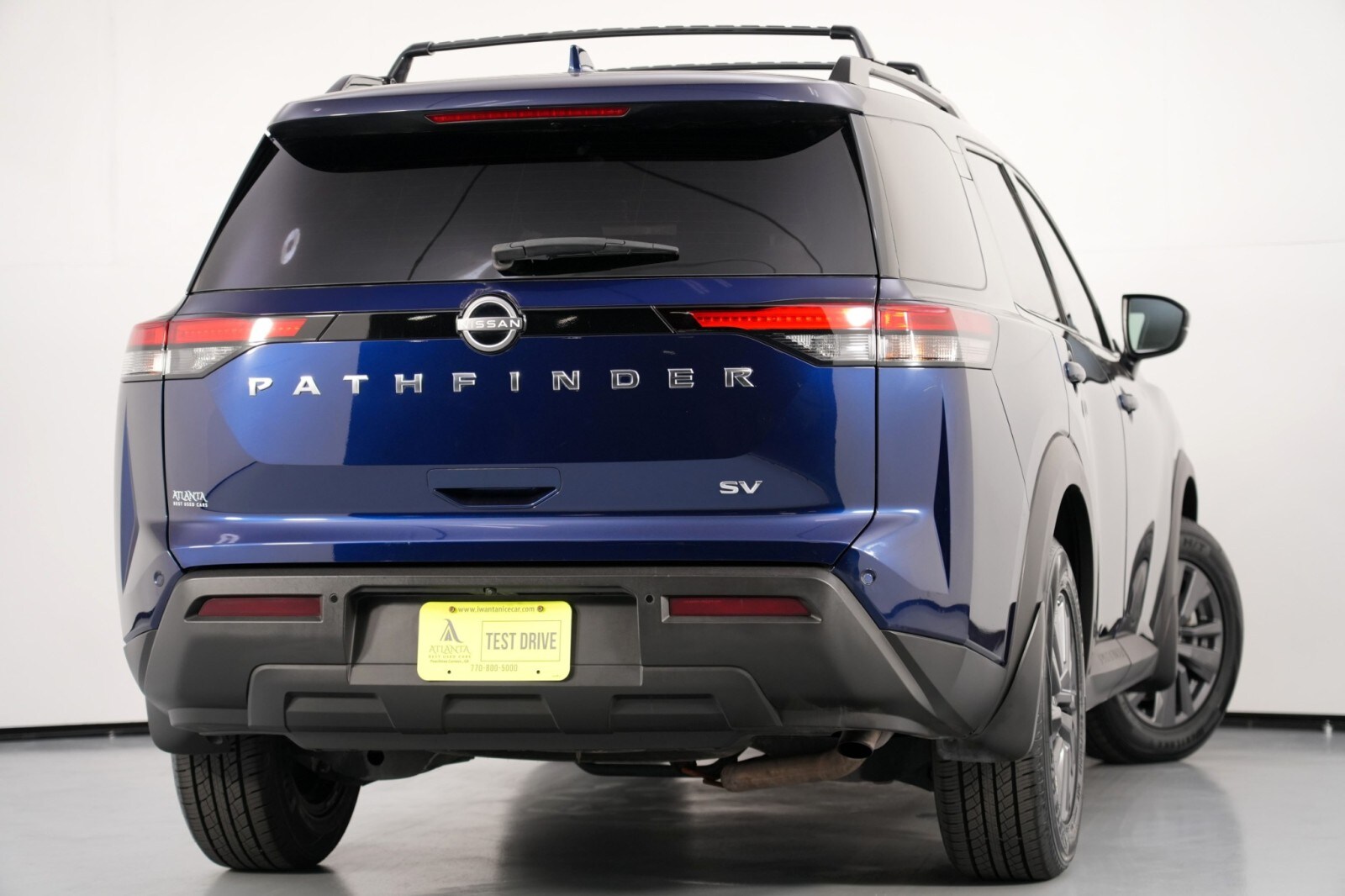 2022 Nissan Pathfinder SV photo 2