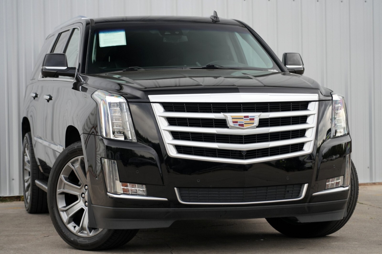 2018 Cadillac Escalade Luxury photo 2