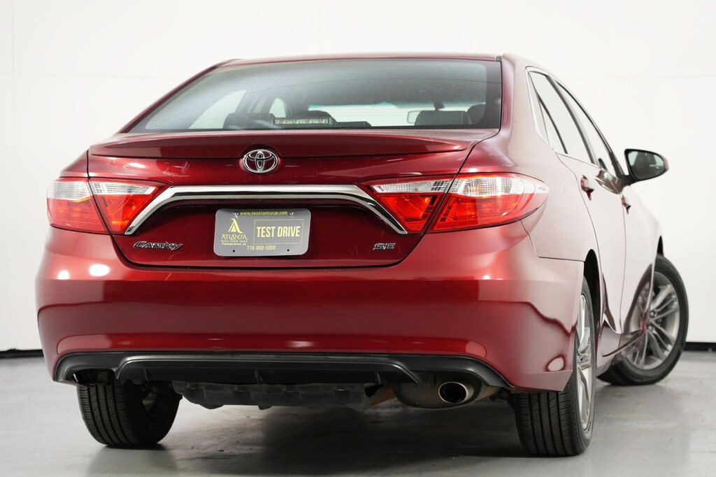 Used 2016 Toyota Camry SE Sedan