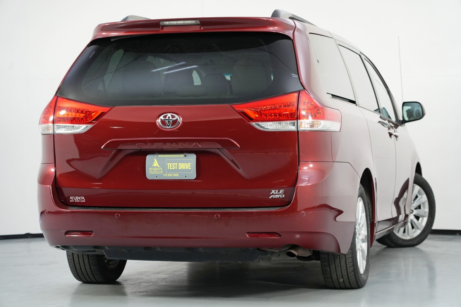 2013 Toyota Sienna XLE photo 3