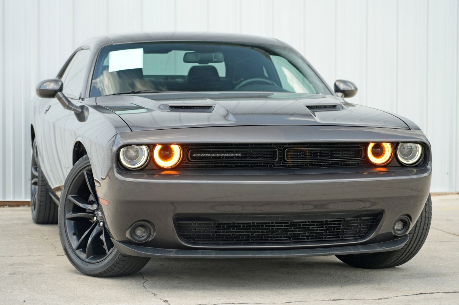 2018 Dodge Challenger SXT photo 2