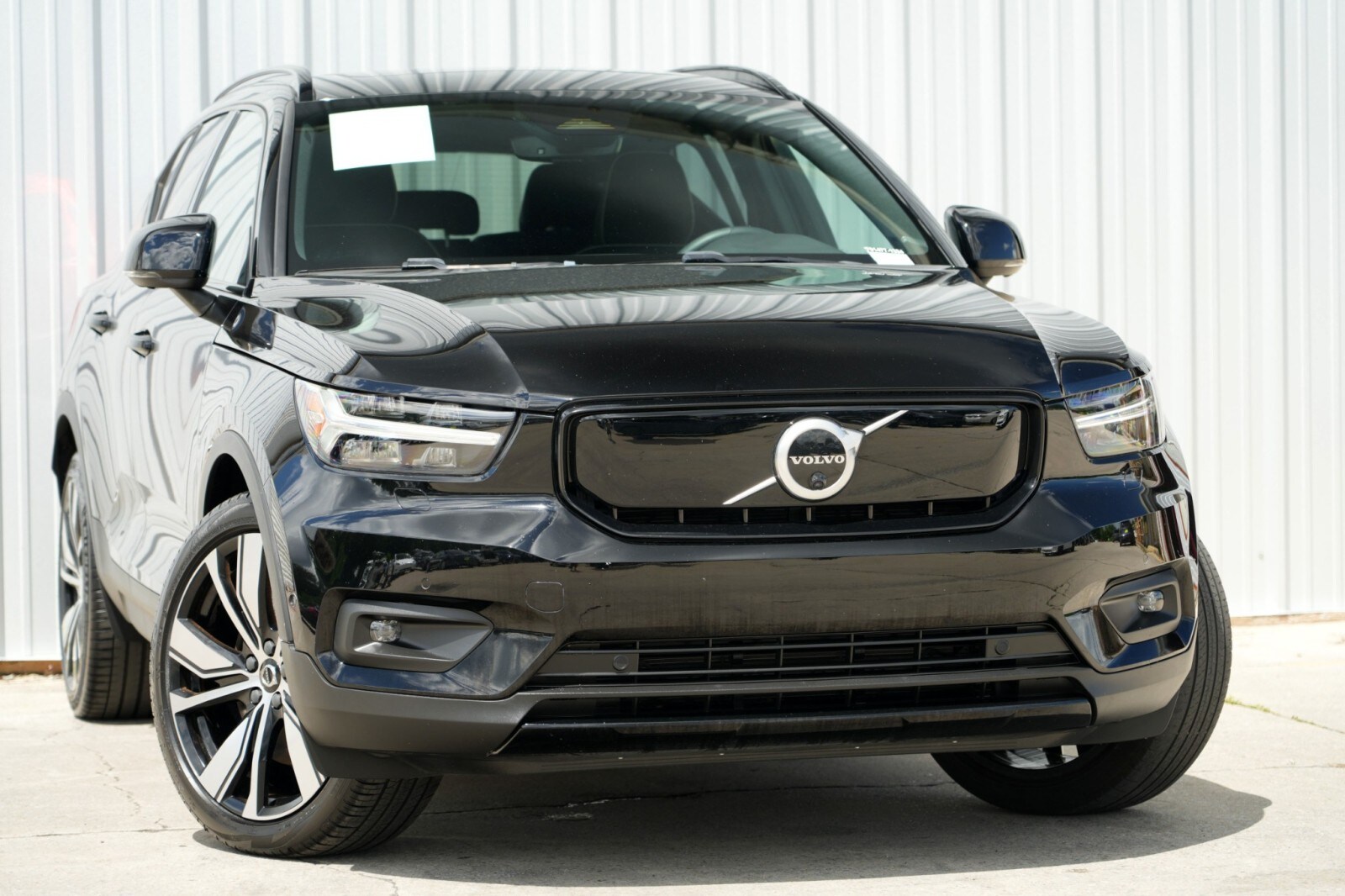 2022 Volvo XC40 Recharge Twin Plus photo 2