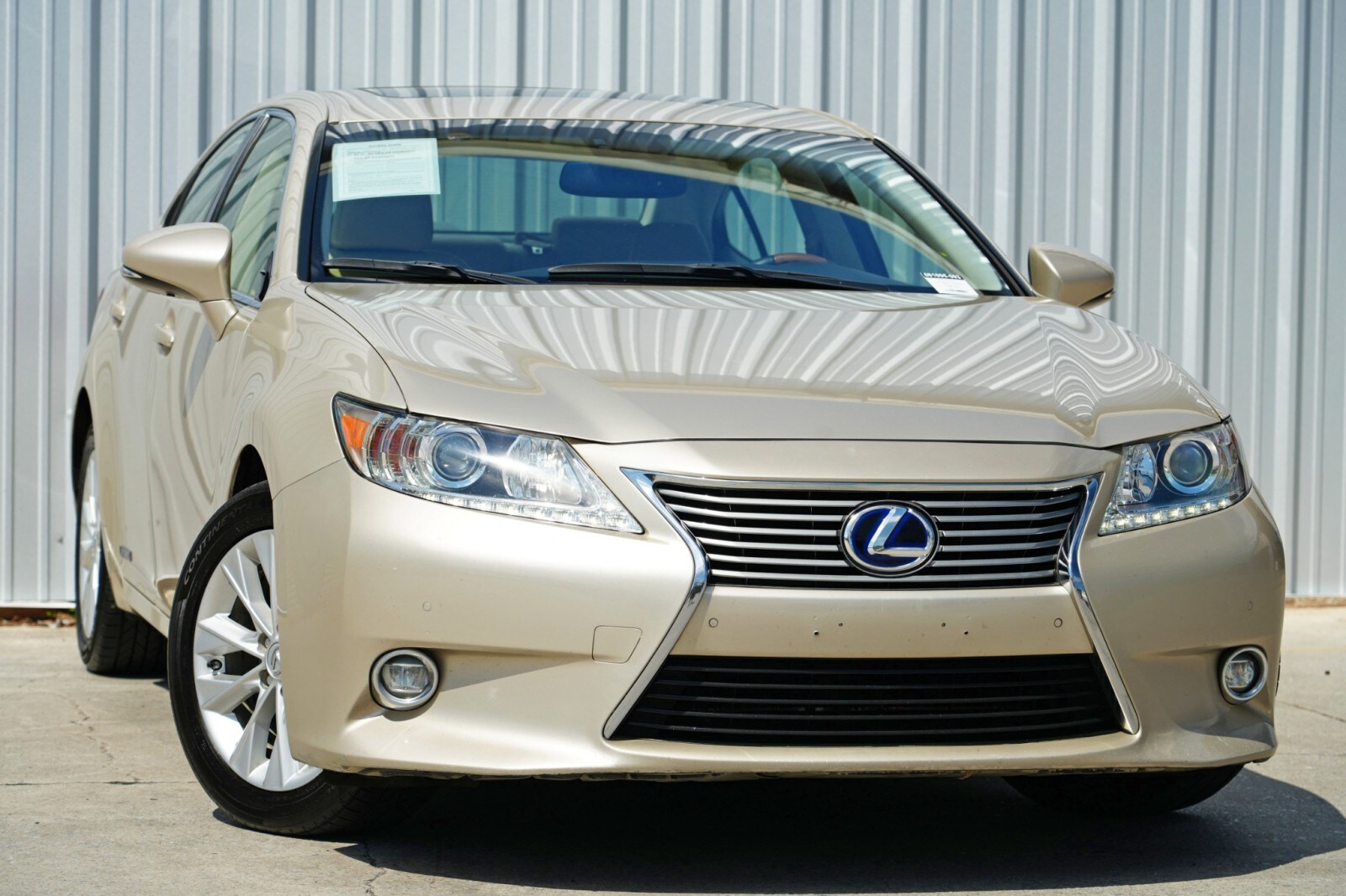 2015 Lexus ES 300h Luxury photo 2