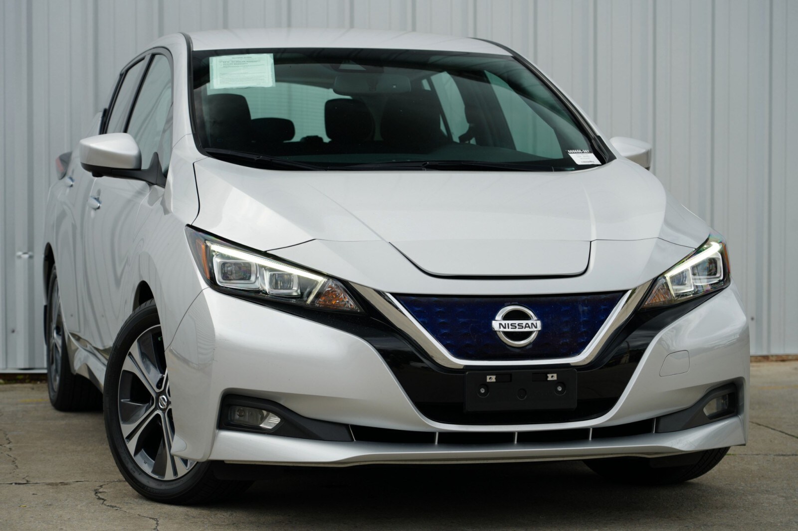 2022 Nissan Leaf SV photo 2
