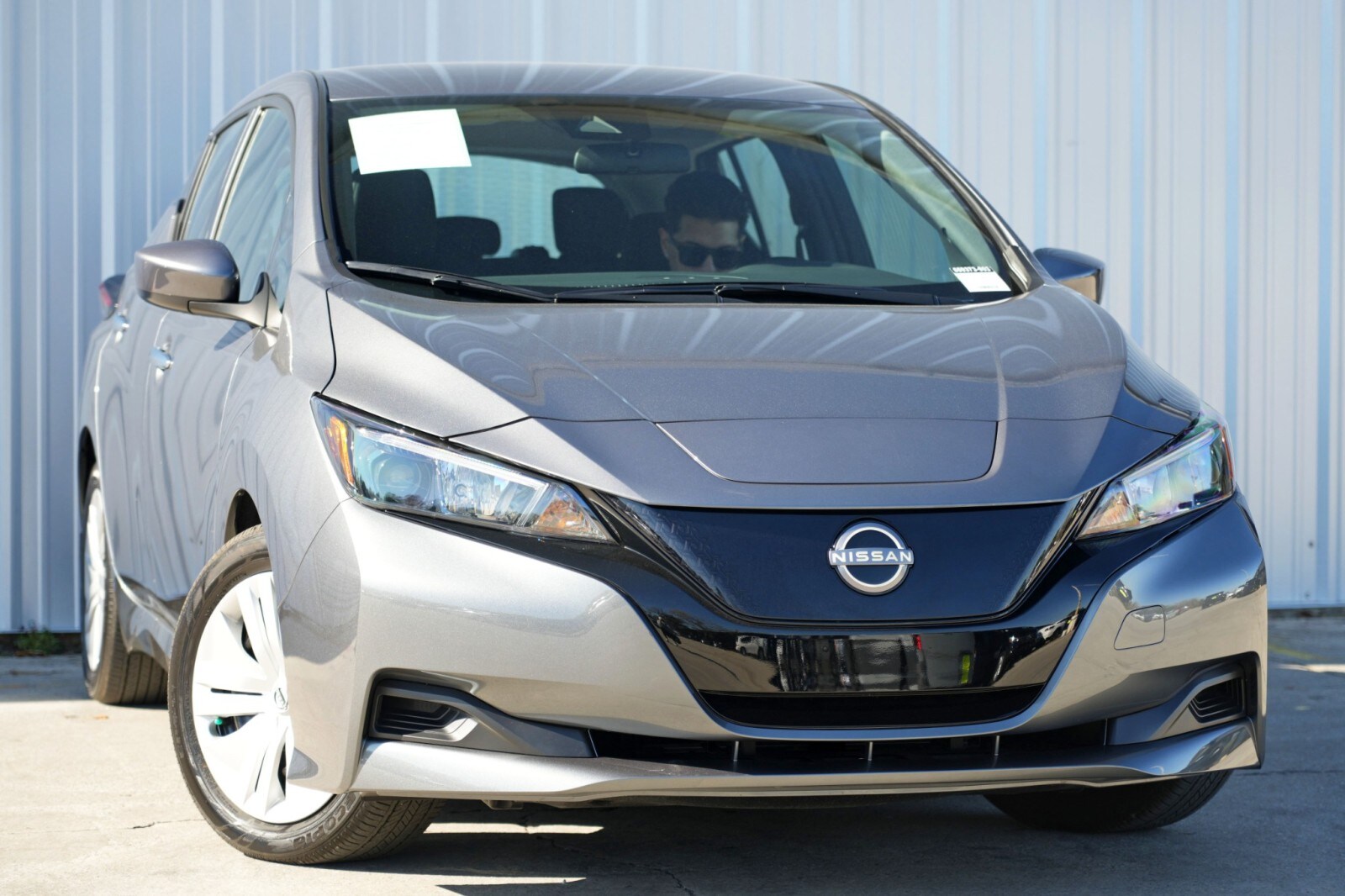 2025 Nissan Leaf S photo 2