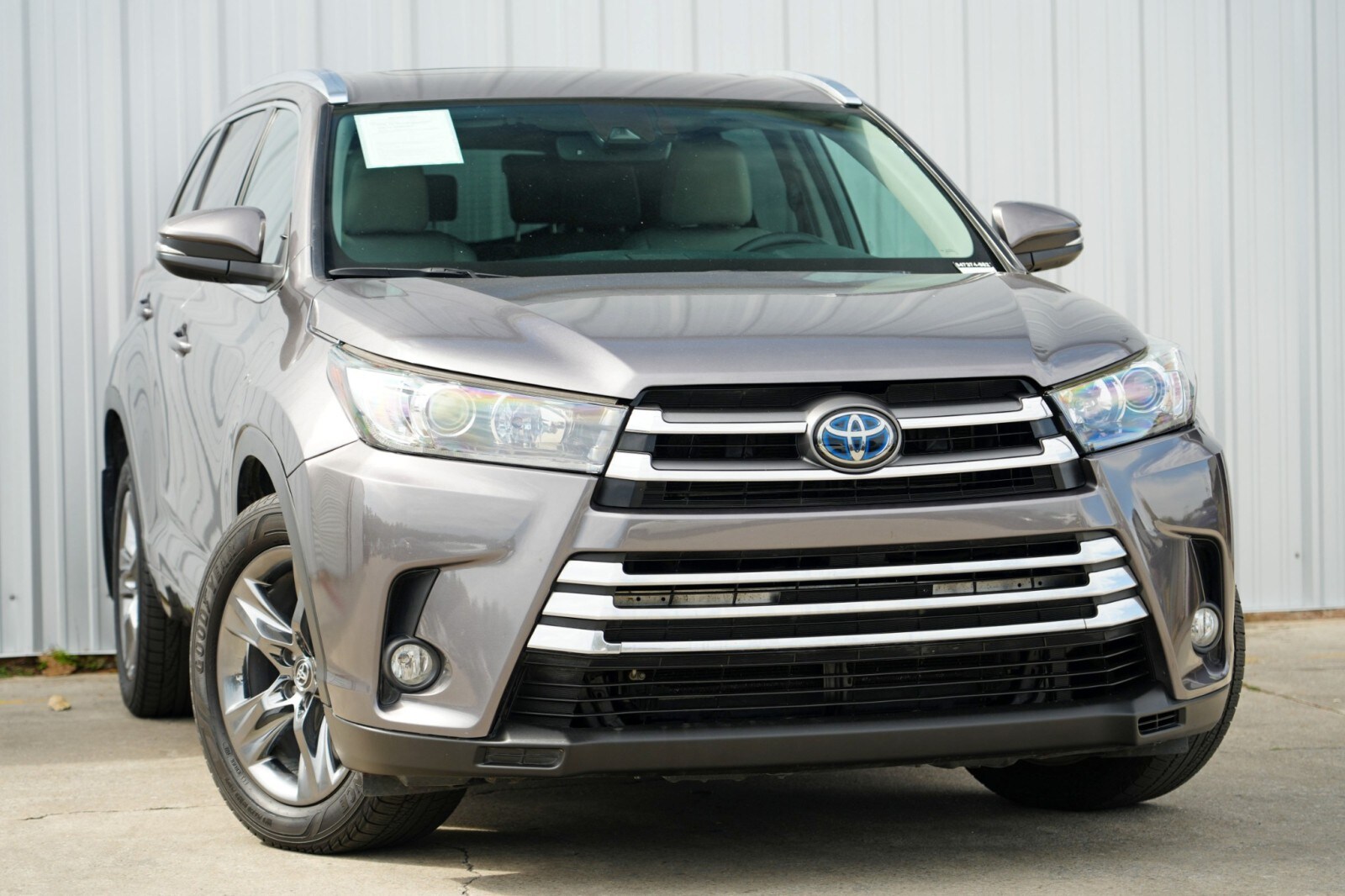 2018 Toyota Highlander Limited Platinum Hybrid photo 2