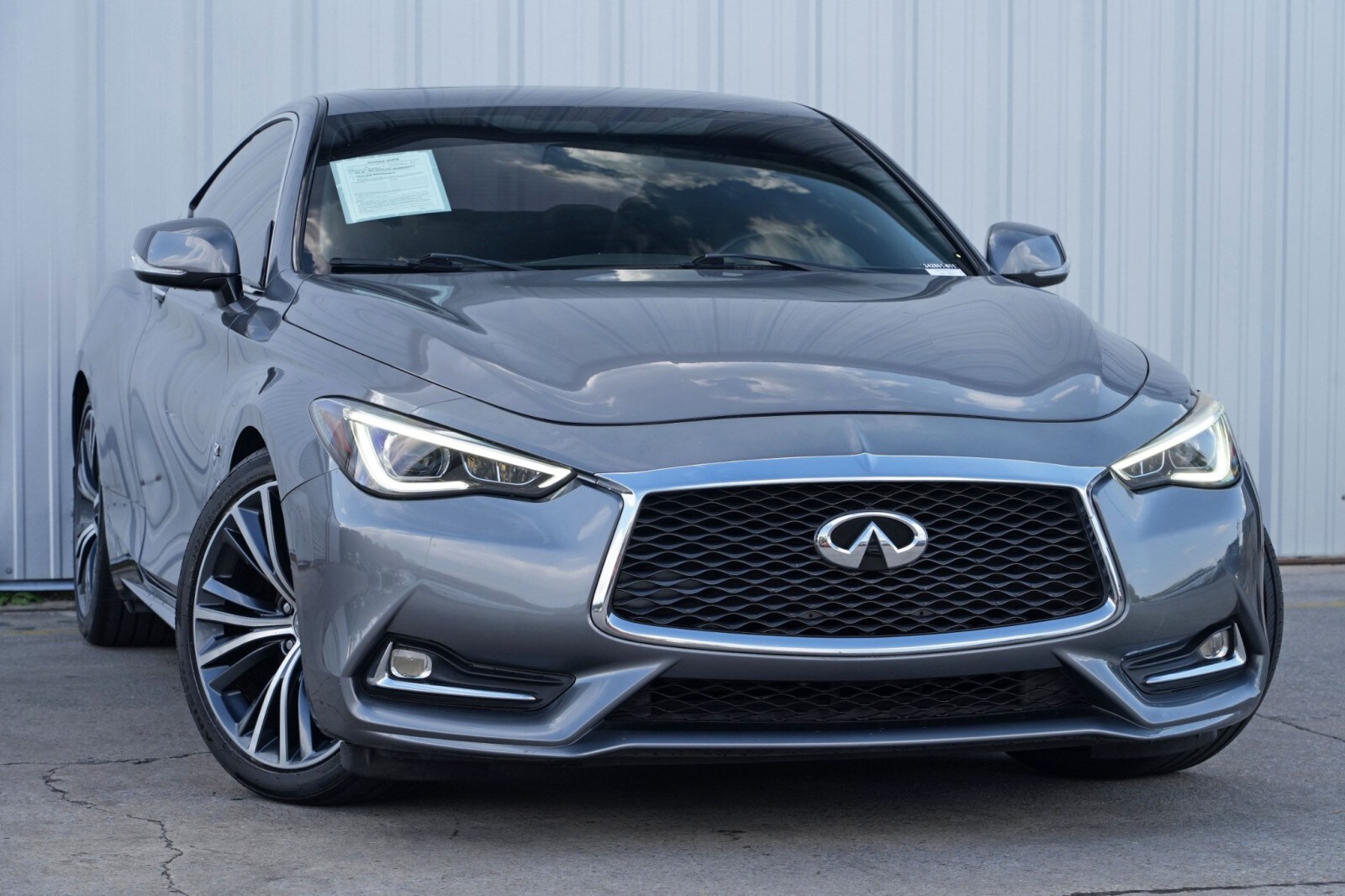 2018 Infiniti Q60 3.0t Luxe photo 2