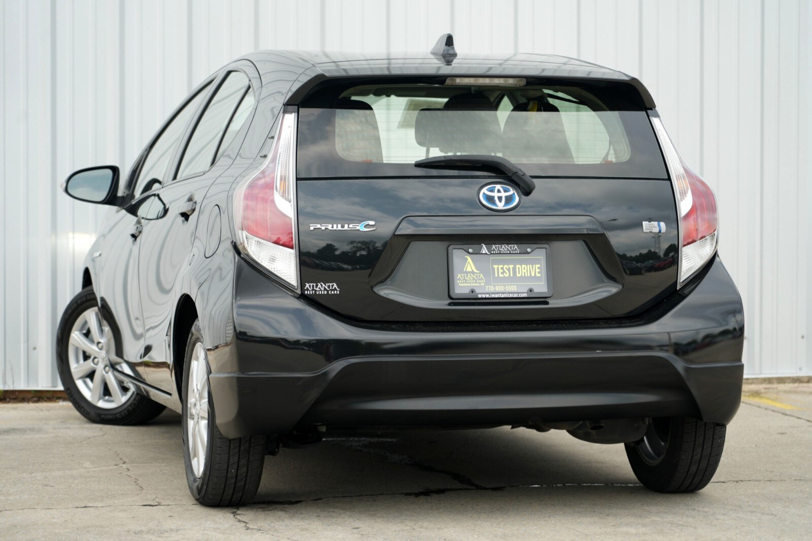 2017 Toyota Prius C Three photo 4
