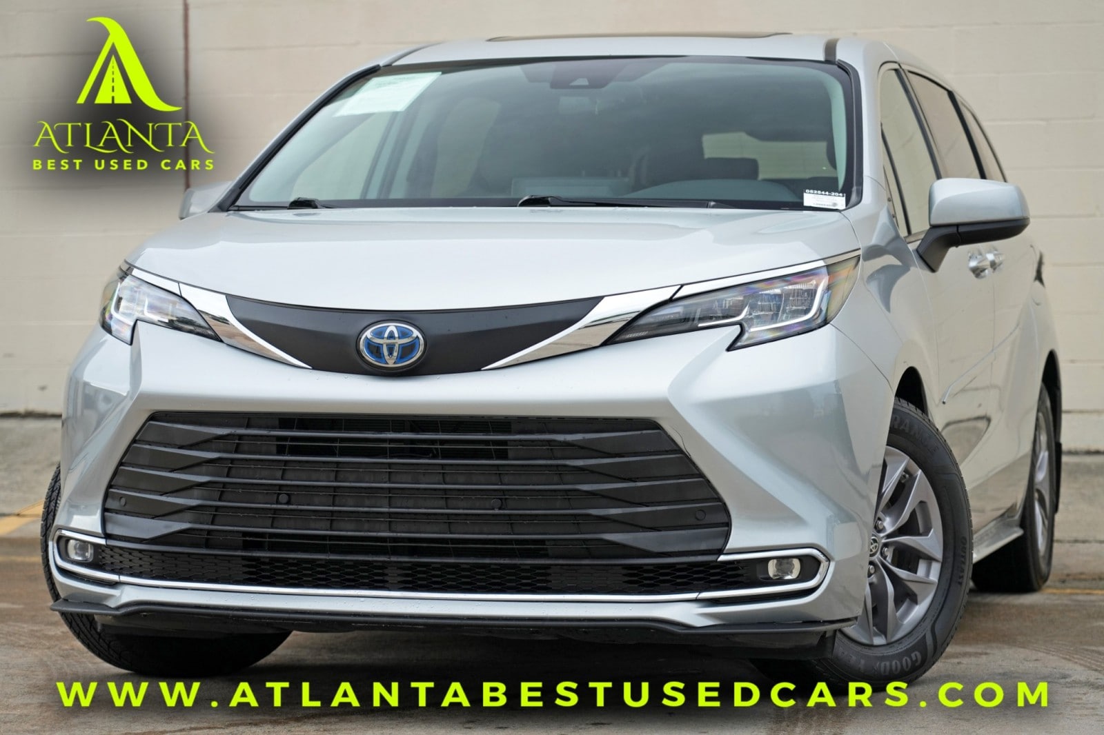 2021 Toyota Sienna XLE 8-Passenger Hybrid FWD's photo