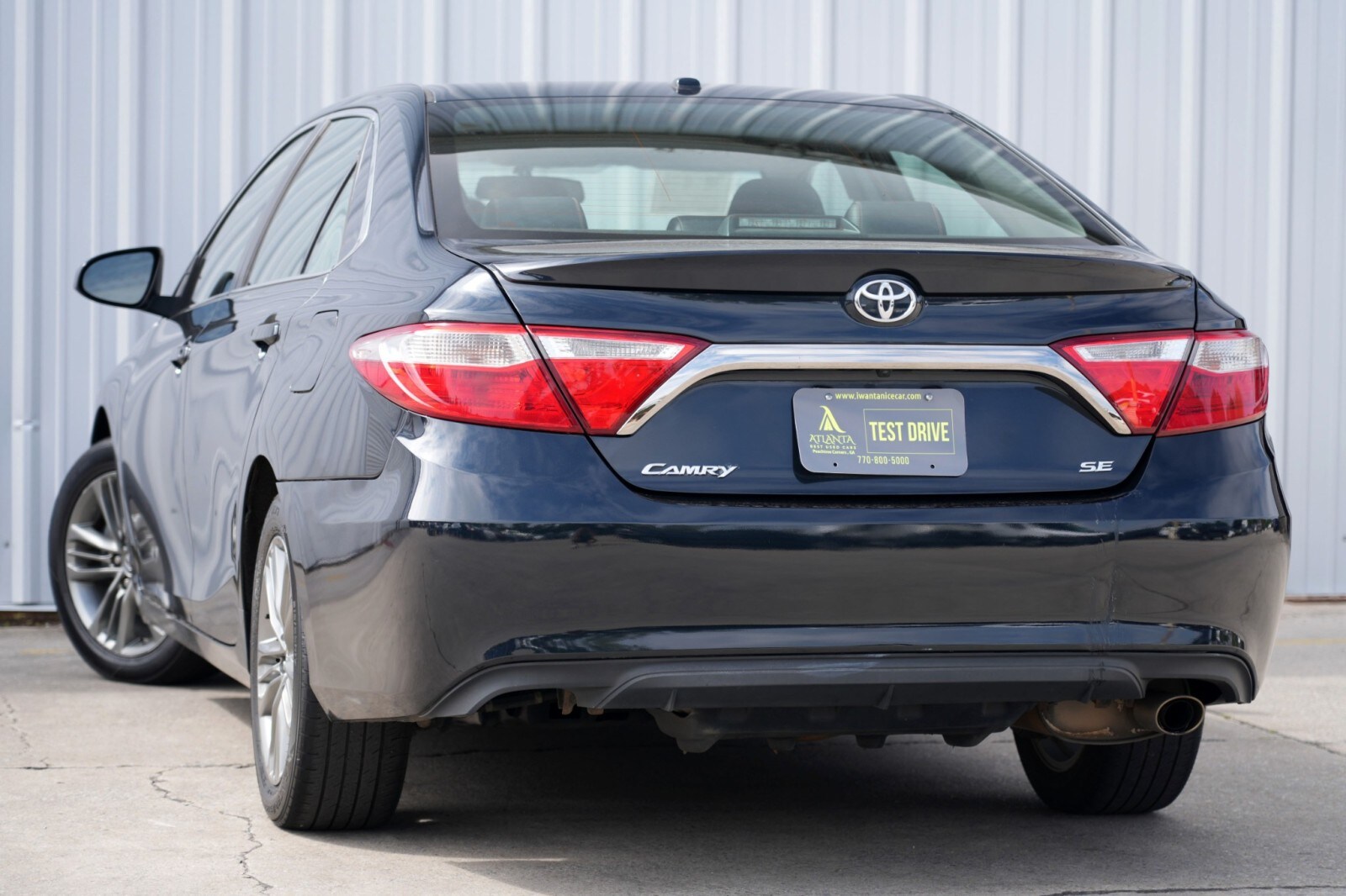 2017 Toyota Camry SE photo 4