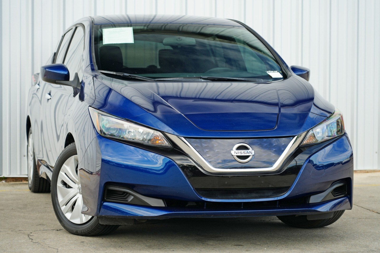 2018 Nissan Leaf S photo 2