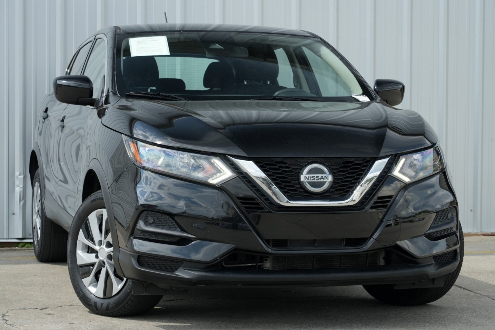 2020 Nissan Rogue Sport S photo 2