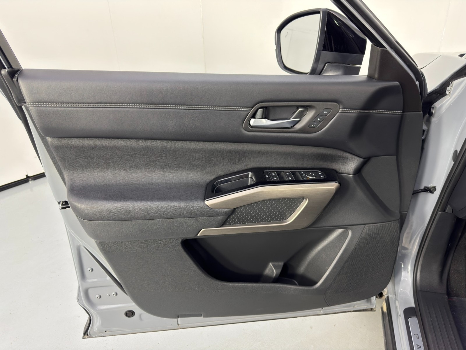 2024 Nissan Pathfinder Platinum - Photo 43