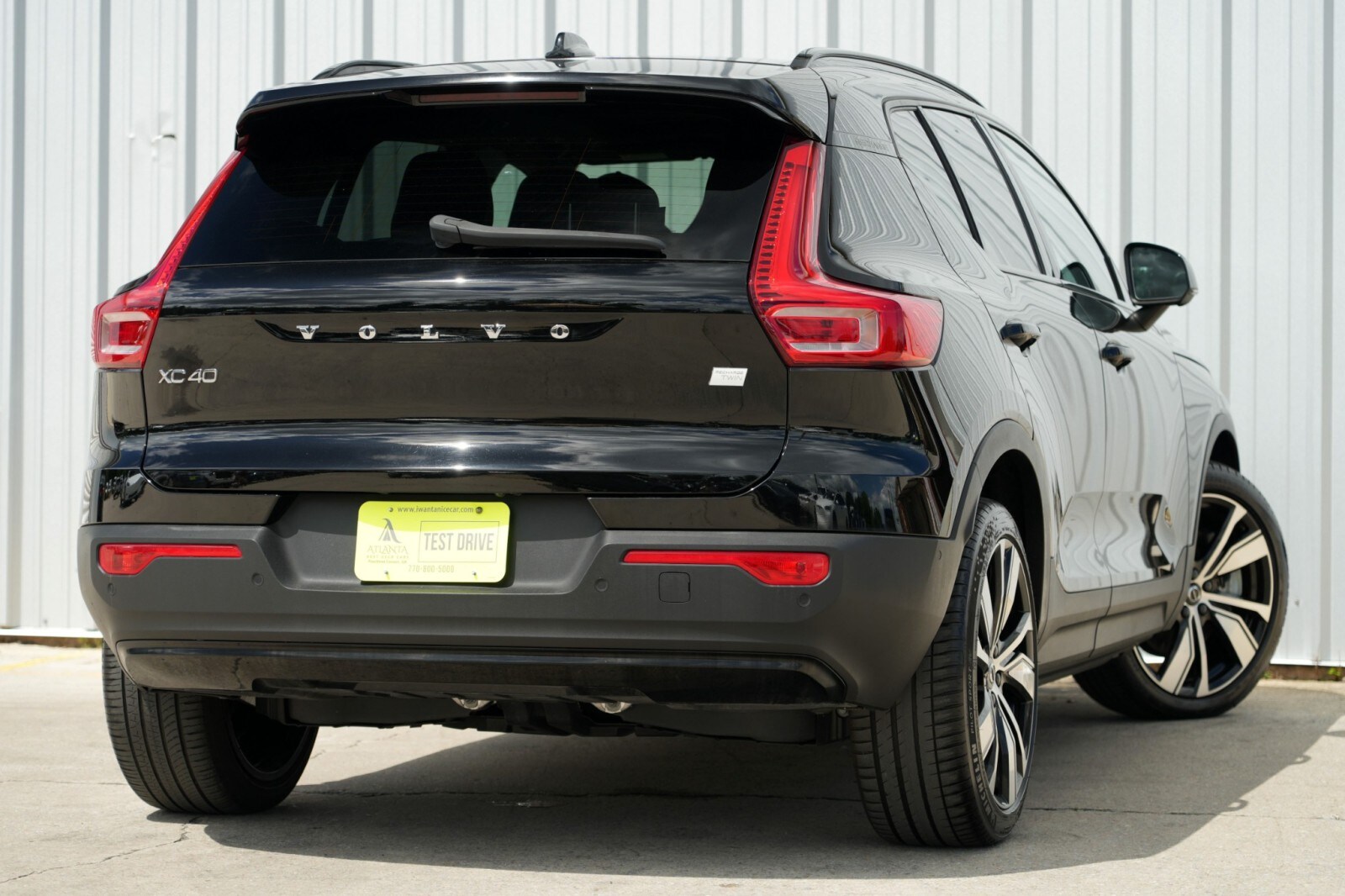 2022 Volvo XC40 Recharge Twin Plus photo 3
