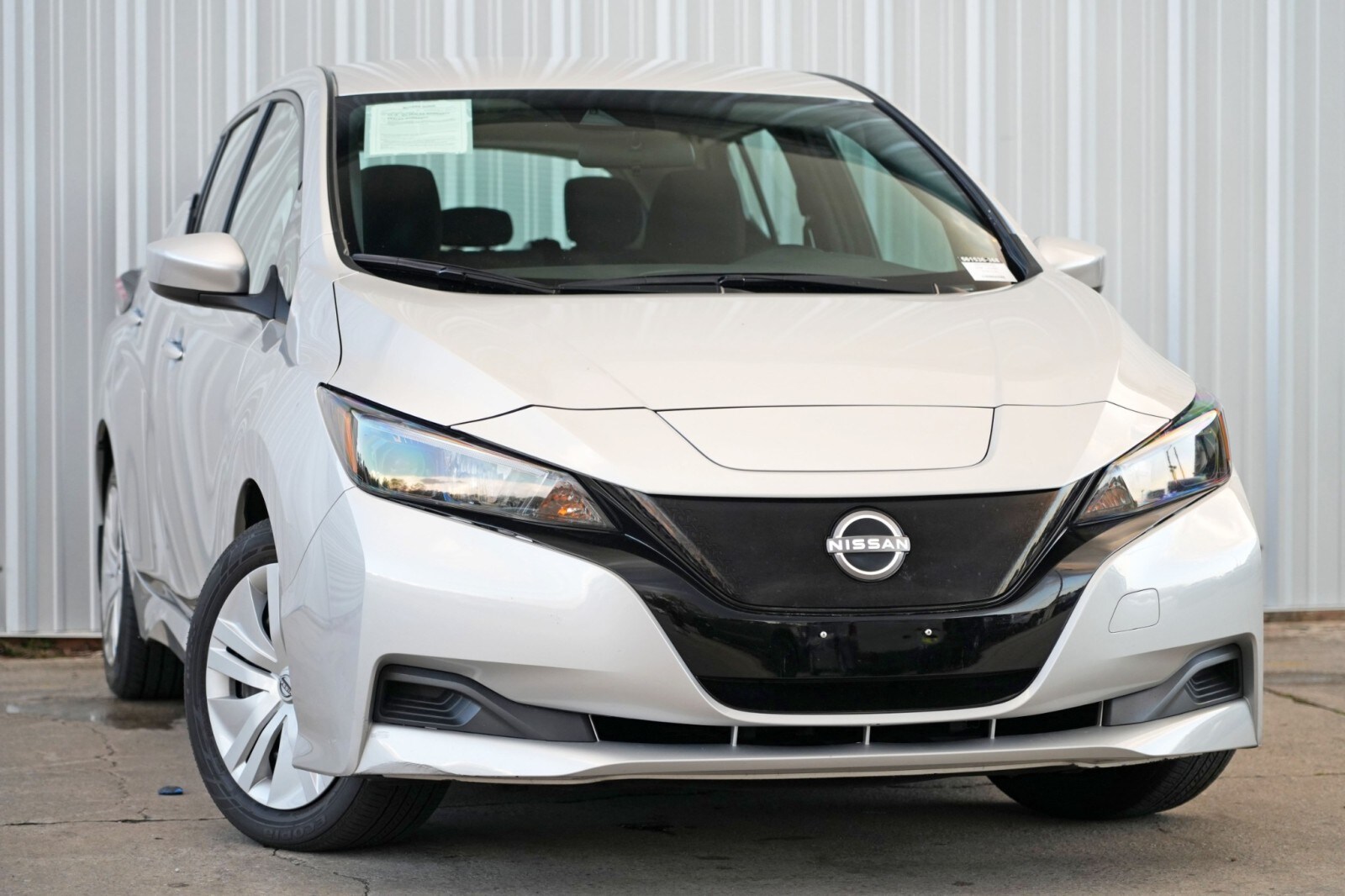 2025 Nissan Leaf S photo 2