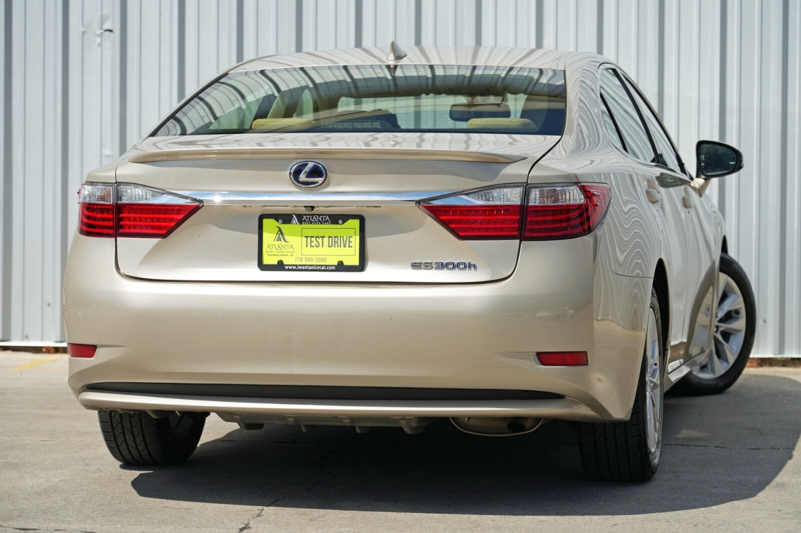 2015 Lexus ES 300h Luxury photo 3