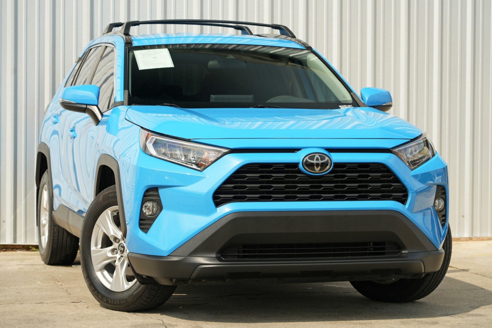 2020 Toyota RAV4 XLE photo 2