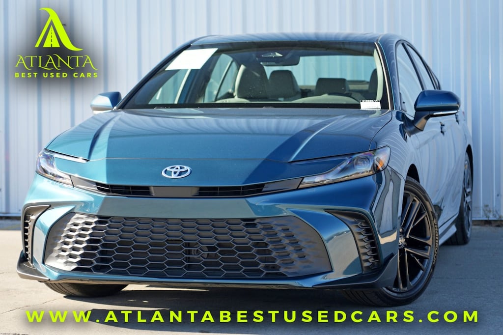 Used 2025 Toyota Camry SE w/ Convenience Package Sedan