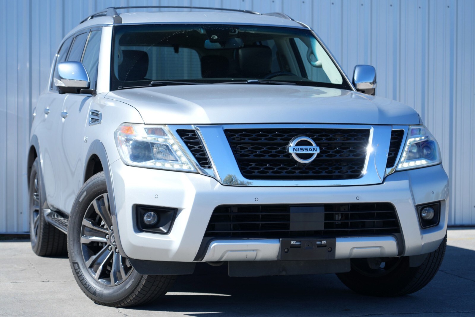 2017 Nissan Armada Platinum photo 2