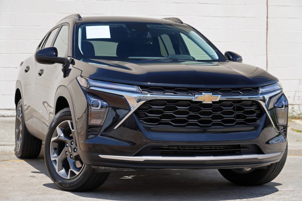 Used 2025 Chevrolet Trax LT SUV