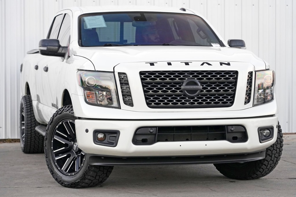 Used 2019 Nissan Titan SV w/ Midnight Edition & Convenience Package Truck Crew Cab