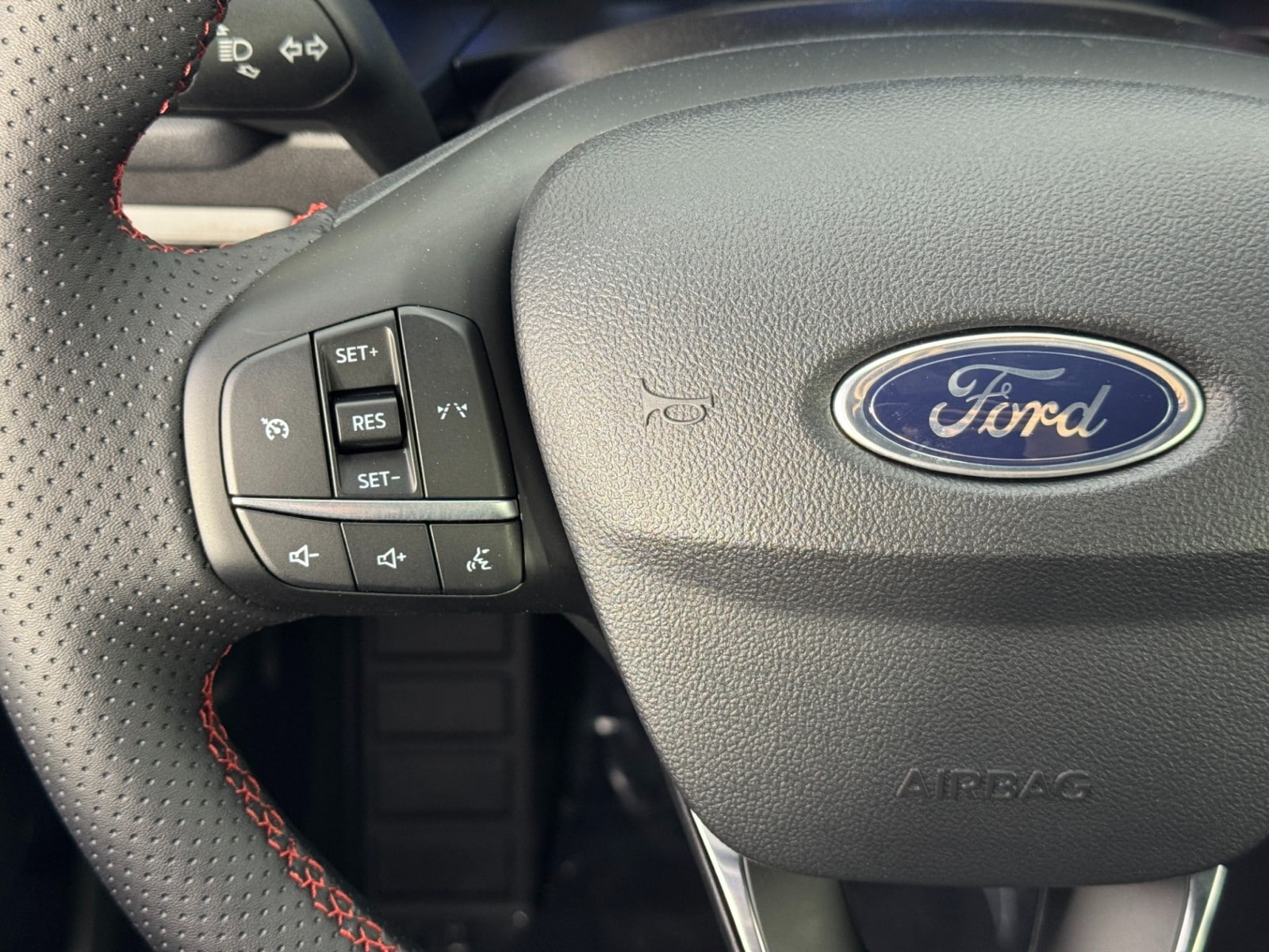 2024 Ford Escape ST-Line Select - Photo 19