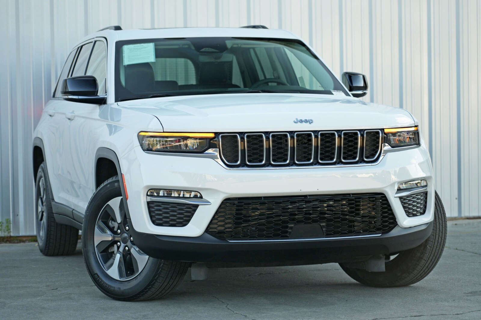 2022 Jeep Cherokee Limited 4xe photo 2