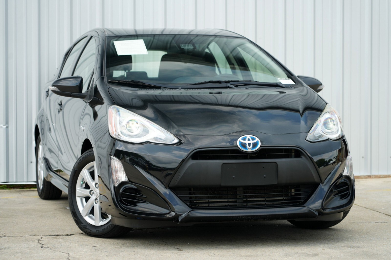 2017 Toyota Prius C Three photo 2