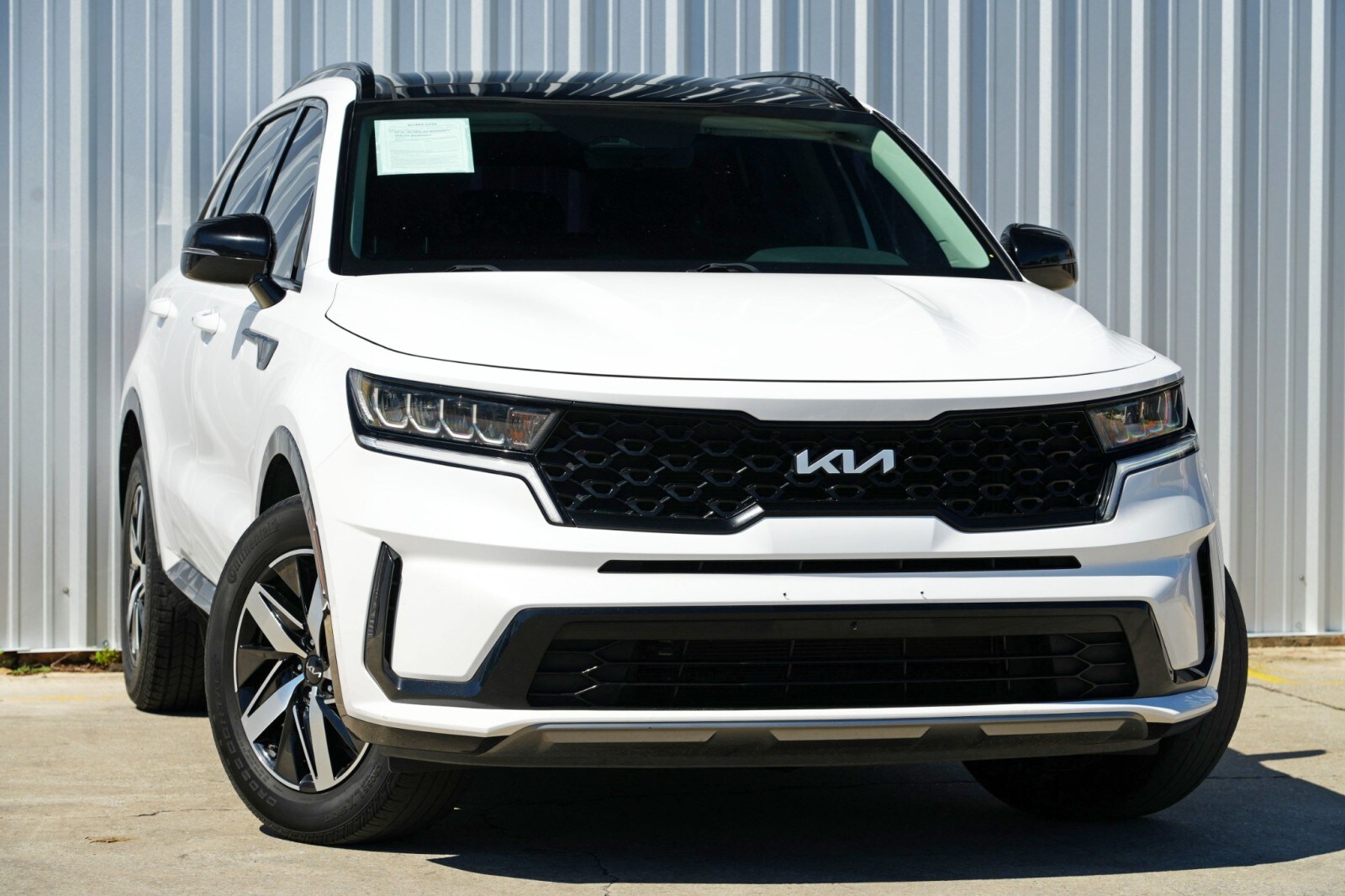 2022 Kia Sorento S photo 2