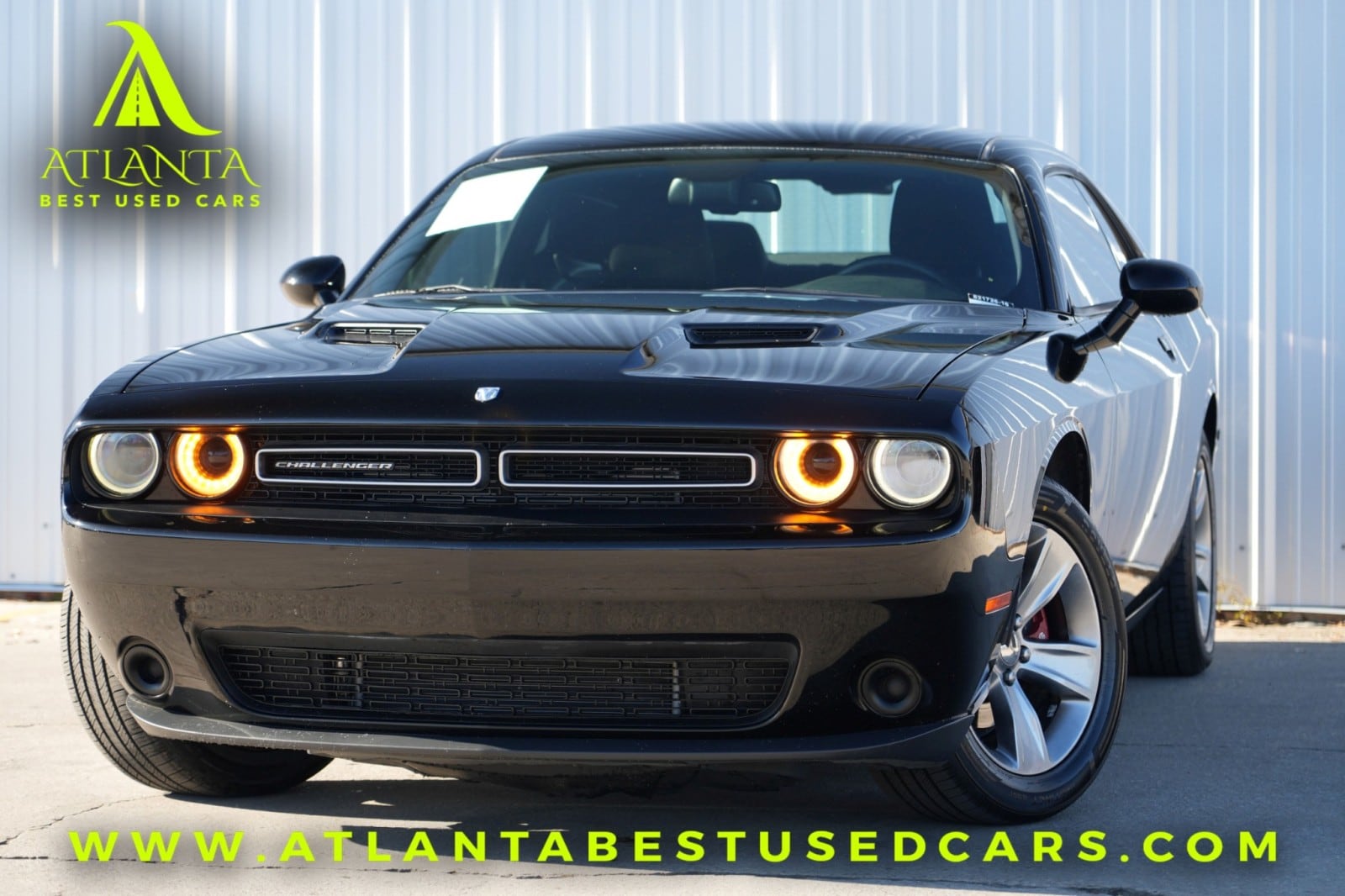 2015 Dodge Challenger SXT's photo