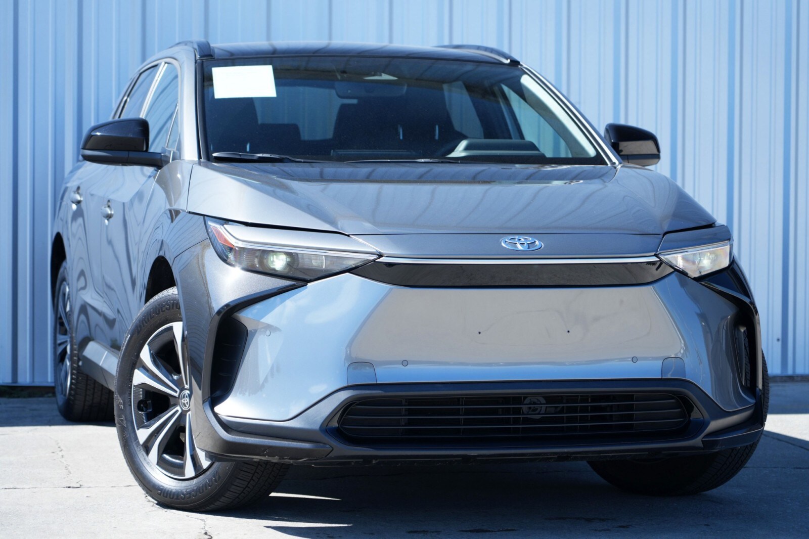 2023 Toyota bZ4X XLE photo 2