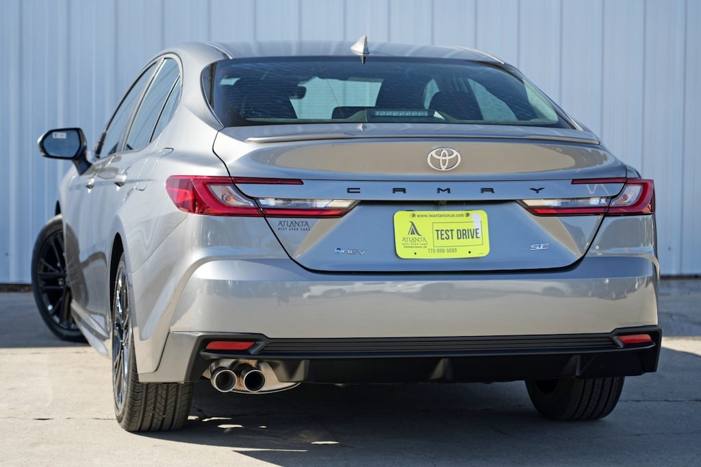 Used 2025 Toyota Camry SE w/ Convenience Package Sedan