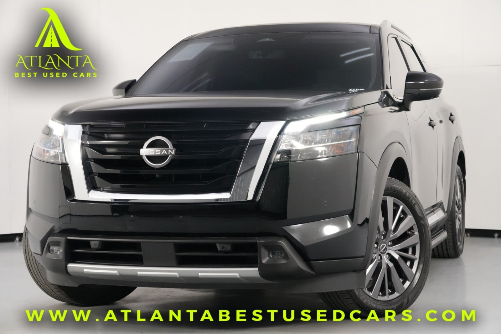 2023 Nissan Pathfinder Platinum's photo