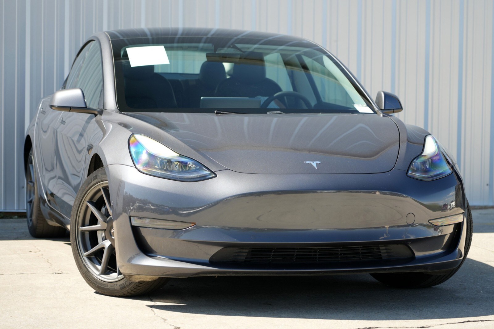 2021 Tesla Model 3 Standard Range Plus photo 2