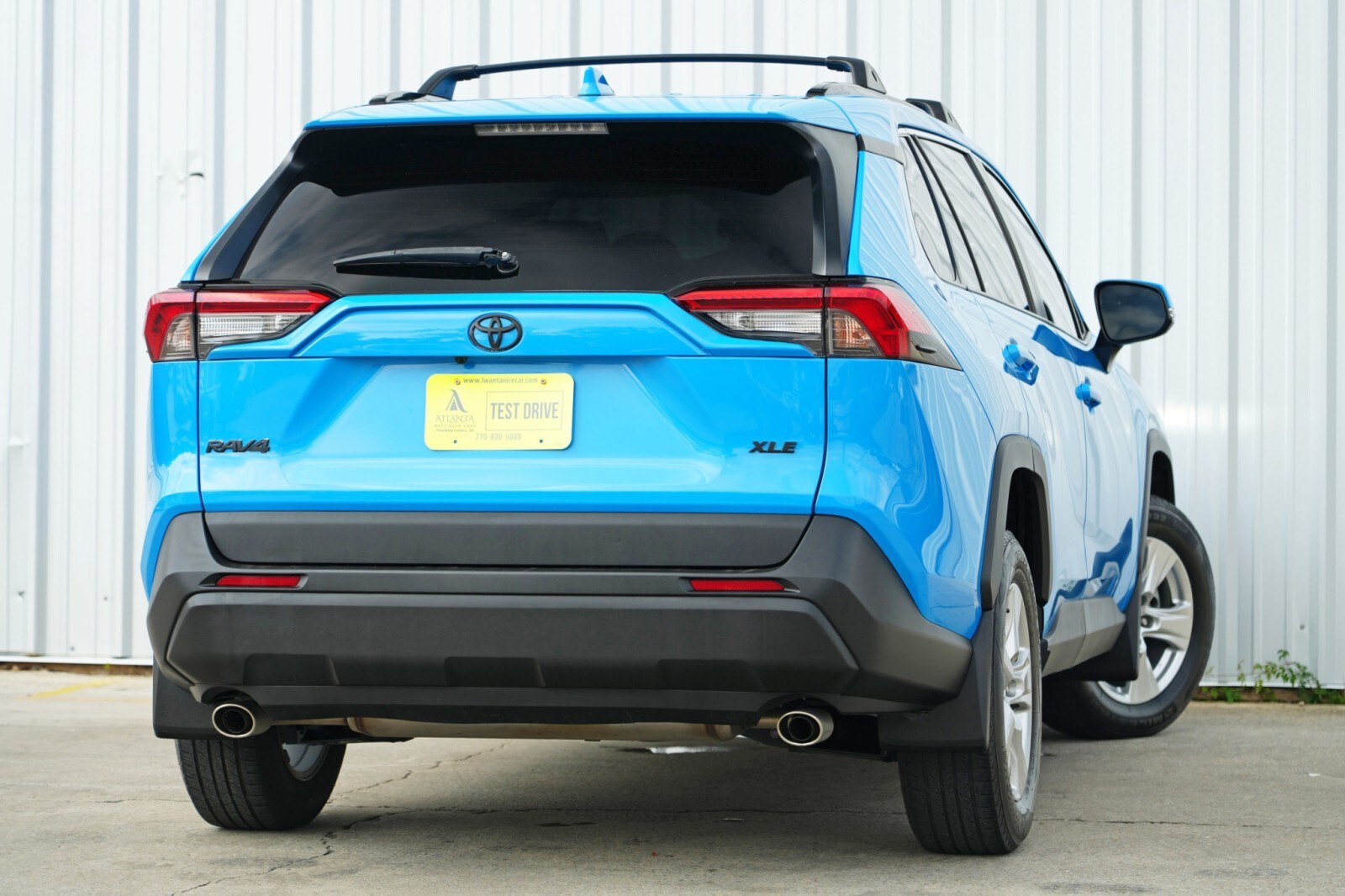 2020 Toyota RAV4 XLE photo 3