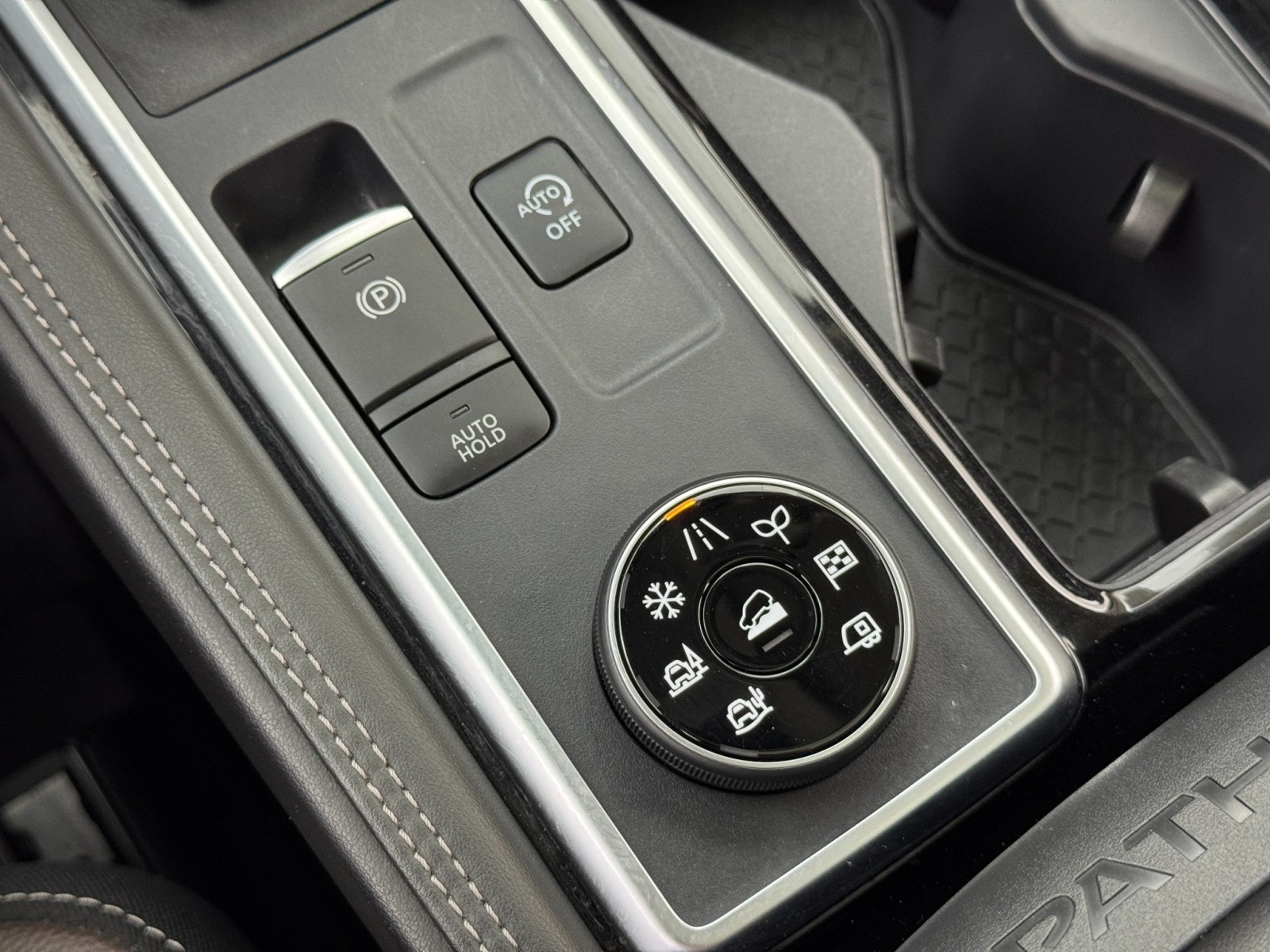 2024 Nissan Pathfinder Platinum - Photo 32