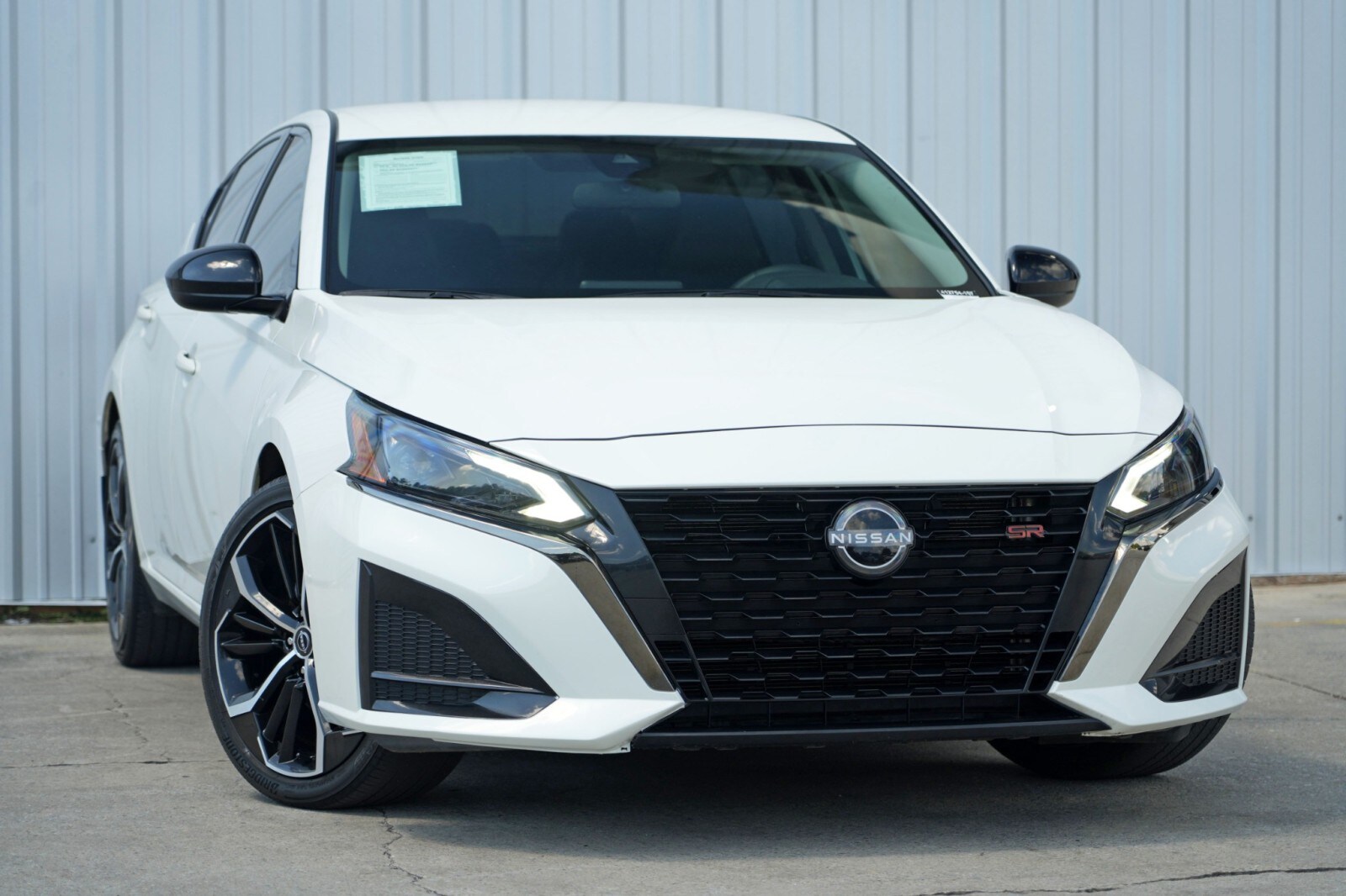 2023 Nissan Altima 2.5 SR photo 2