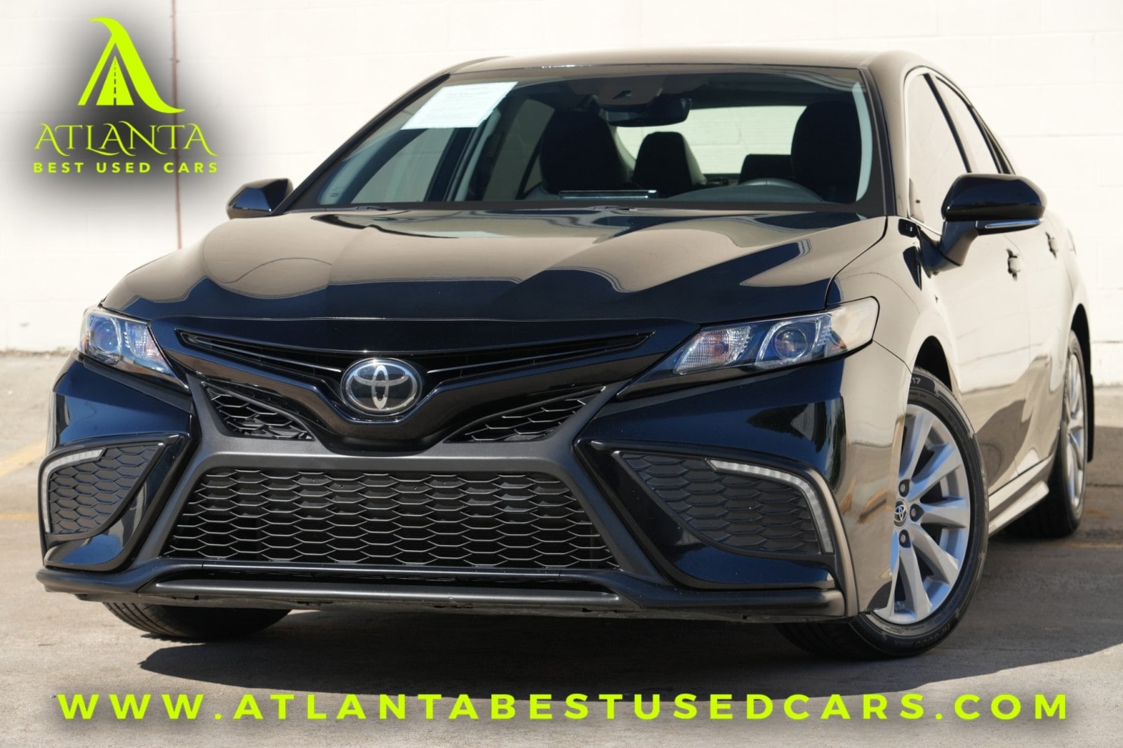 2024 Toyota Camry SE's photo